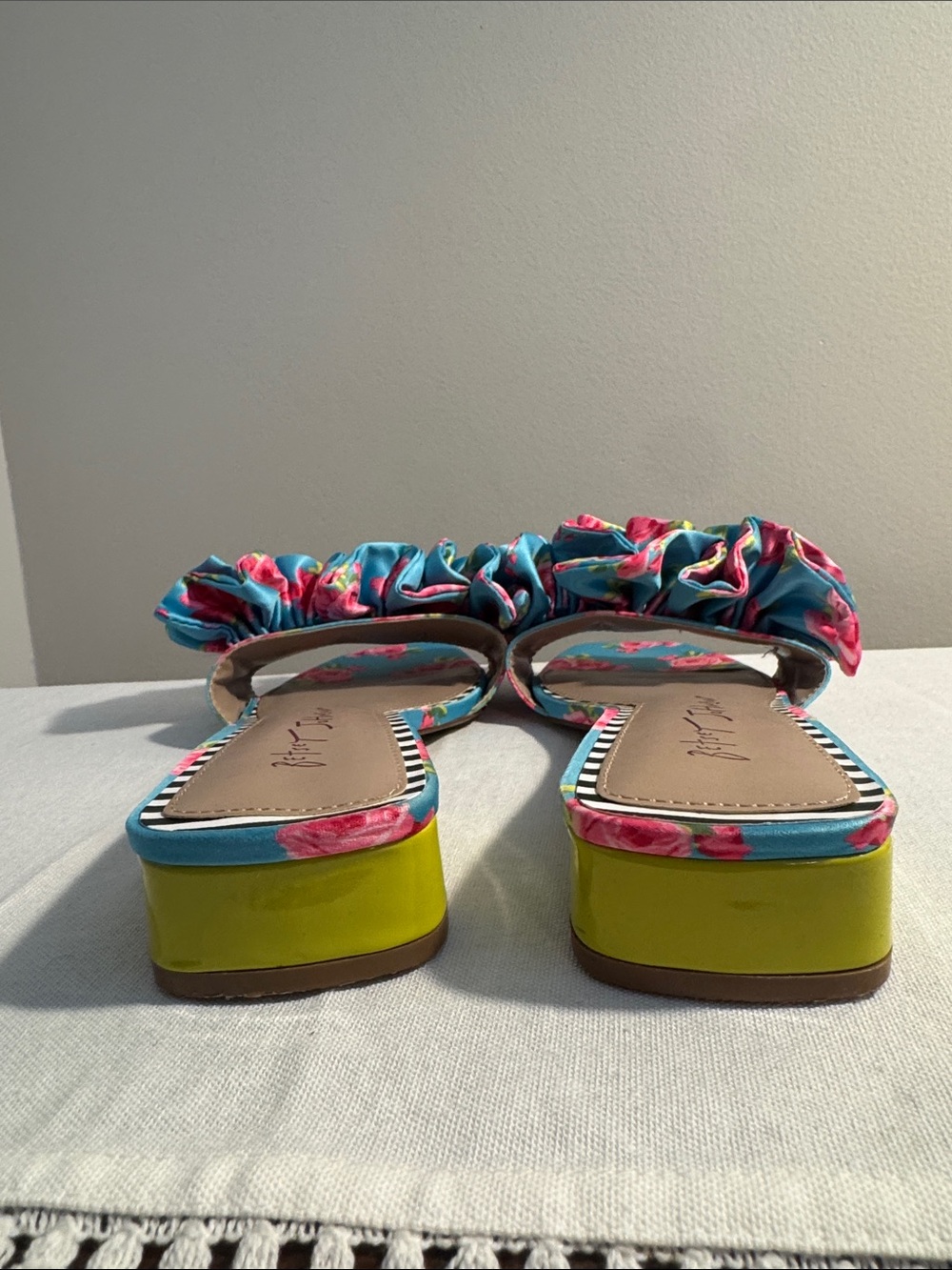 Betsey Johnson Turquoise Floral Ruffle Slide Mules with Lime Green Heel Size 8 - Picture 4 of 6